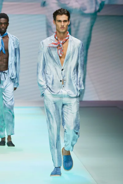 Look 90